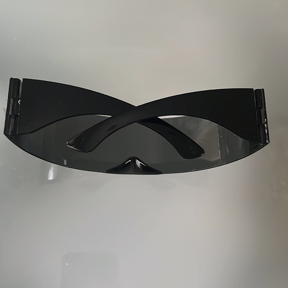 Black sunglasses - Picture 2 of 2